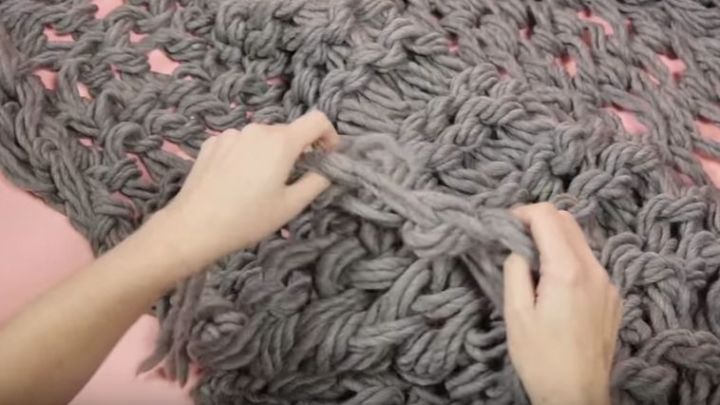 It's so easy to arm-knit a chunky blanket in a weekend.