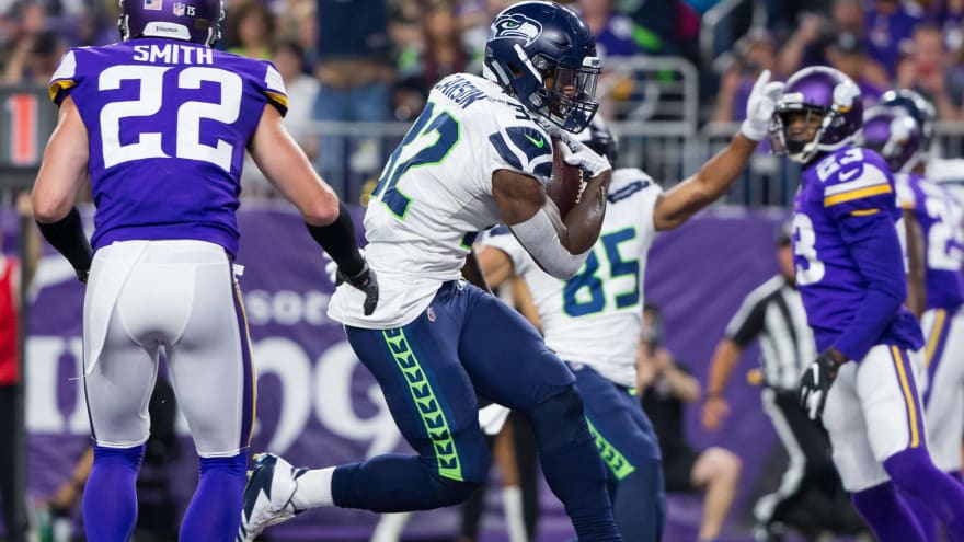 Watch Seahawks Rb Chris Carson Goes Airborne Hurdles Broncos Cb Yardbarker