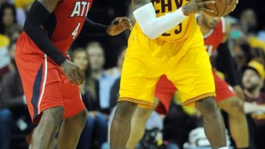 Kevin Love Gets Left Out Of Lebron 39 S Cavaliers Team Photos Fixes It With Photoshop Yardbarker