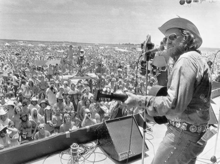 The Essential Willie Nelson Playlist Yardbarker yardbarker com