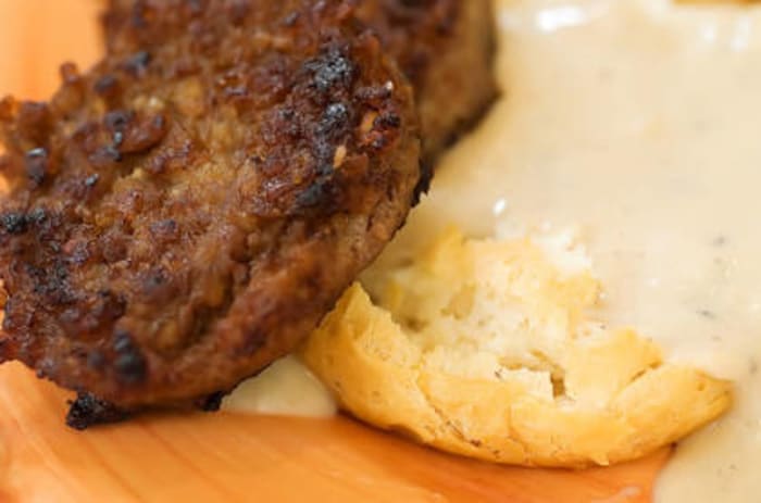 Pioneer Woman Biscuits And Gravy Recipe With Video 15 biscuits and gravy recipes you can make in under 30 minutes | Yardbarker