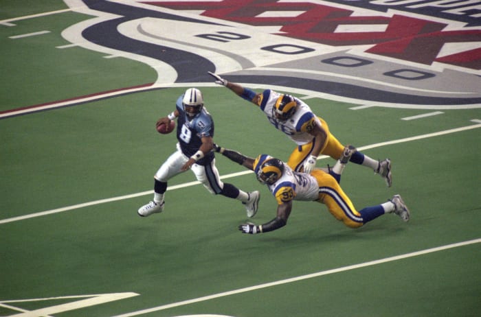 Steve McNair wills Titans near goal line