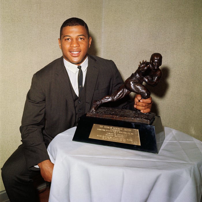 Ernie Davis wins the Heisman Trophy