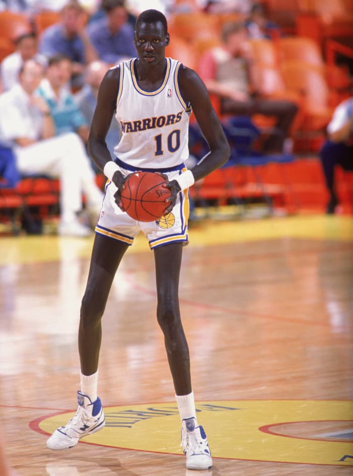 tallest basketball player of all time