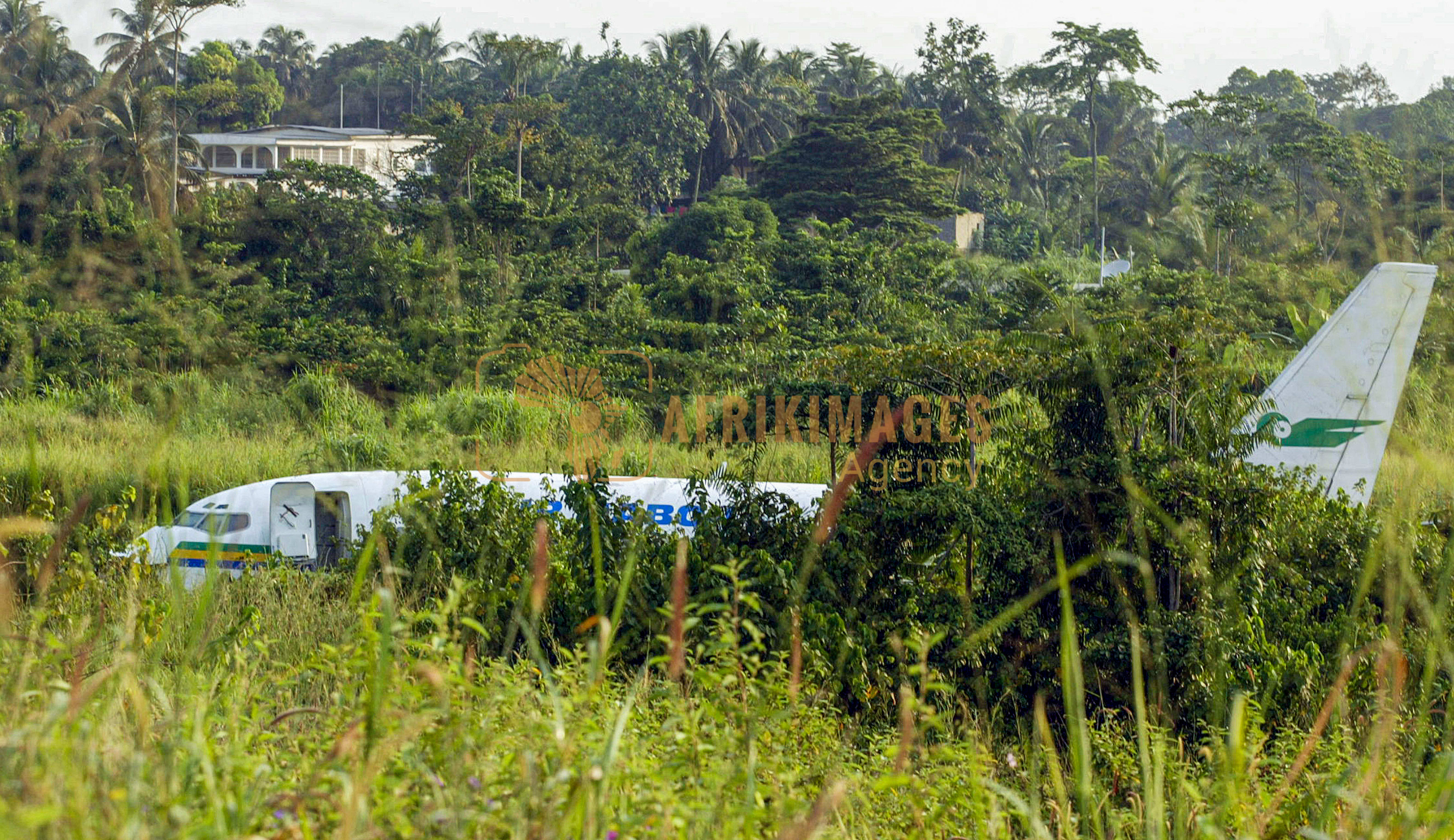 Afrikimages gabon / accident de transport