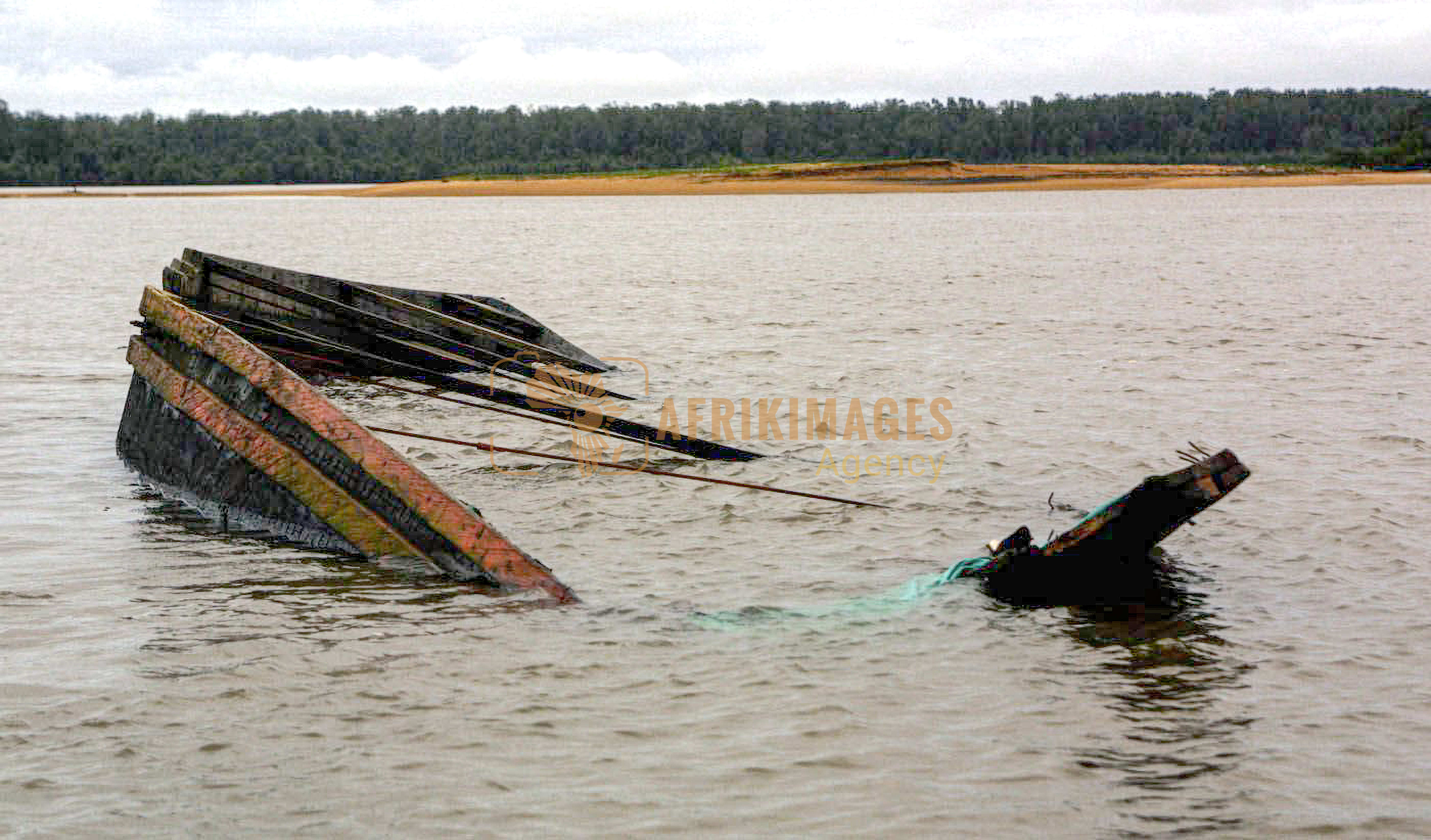 Afrikimages cameroun / accident de transport