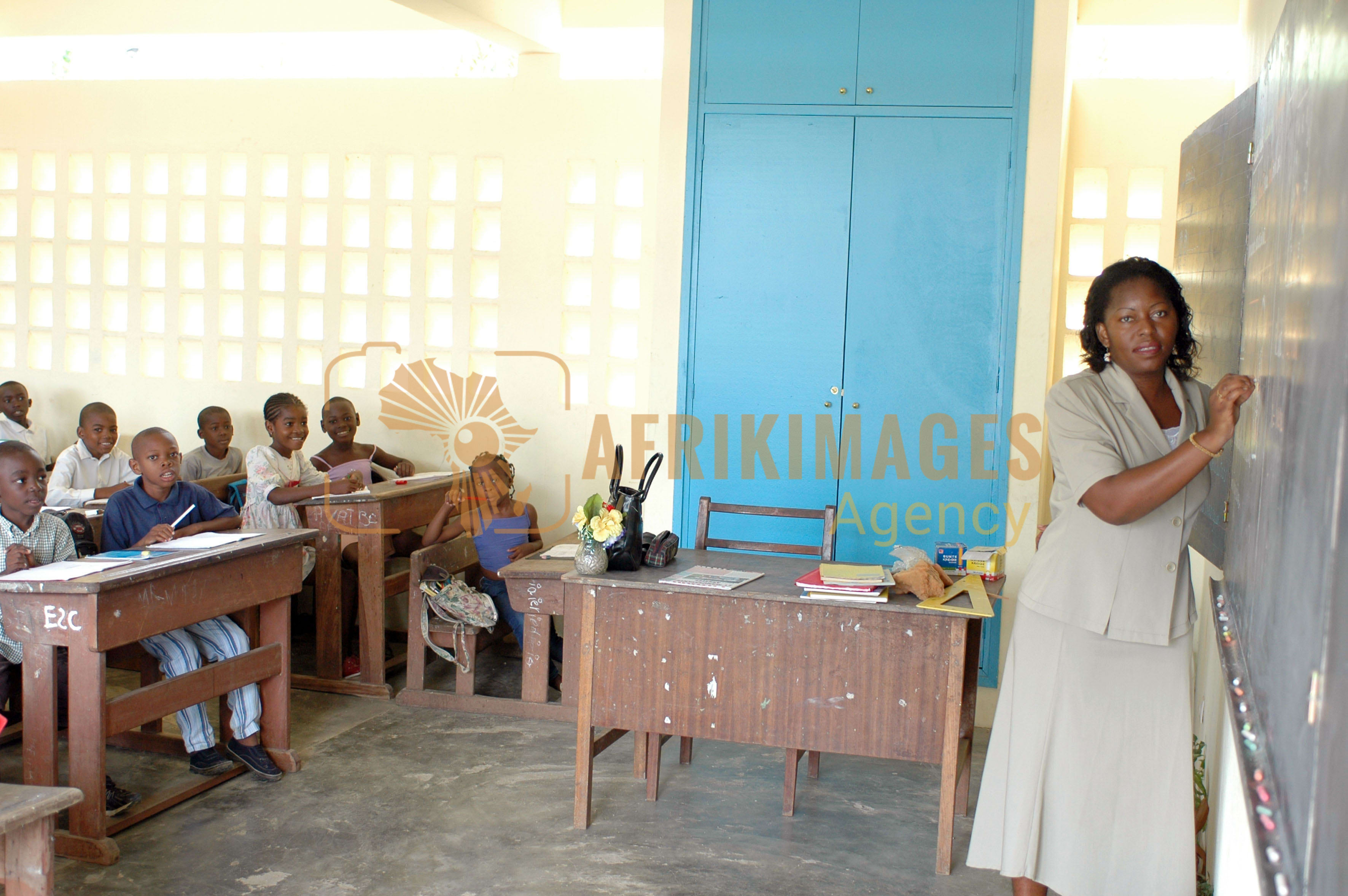 Afrikimages gabon / écoles, collèges & lycée