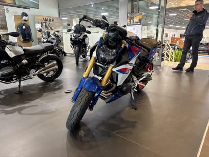 F 900 R