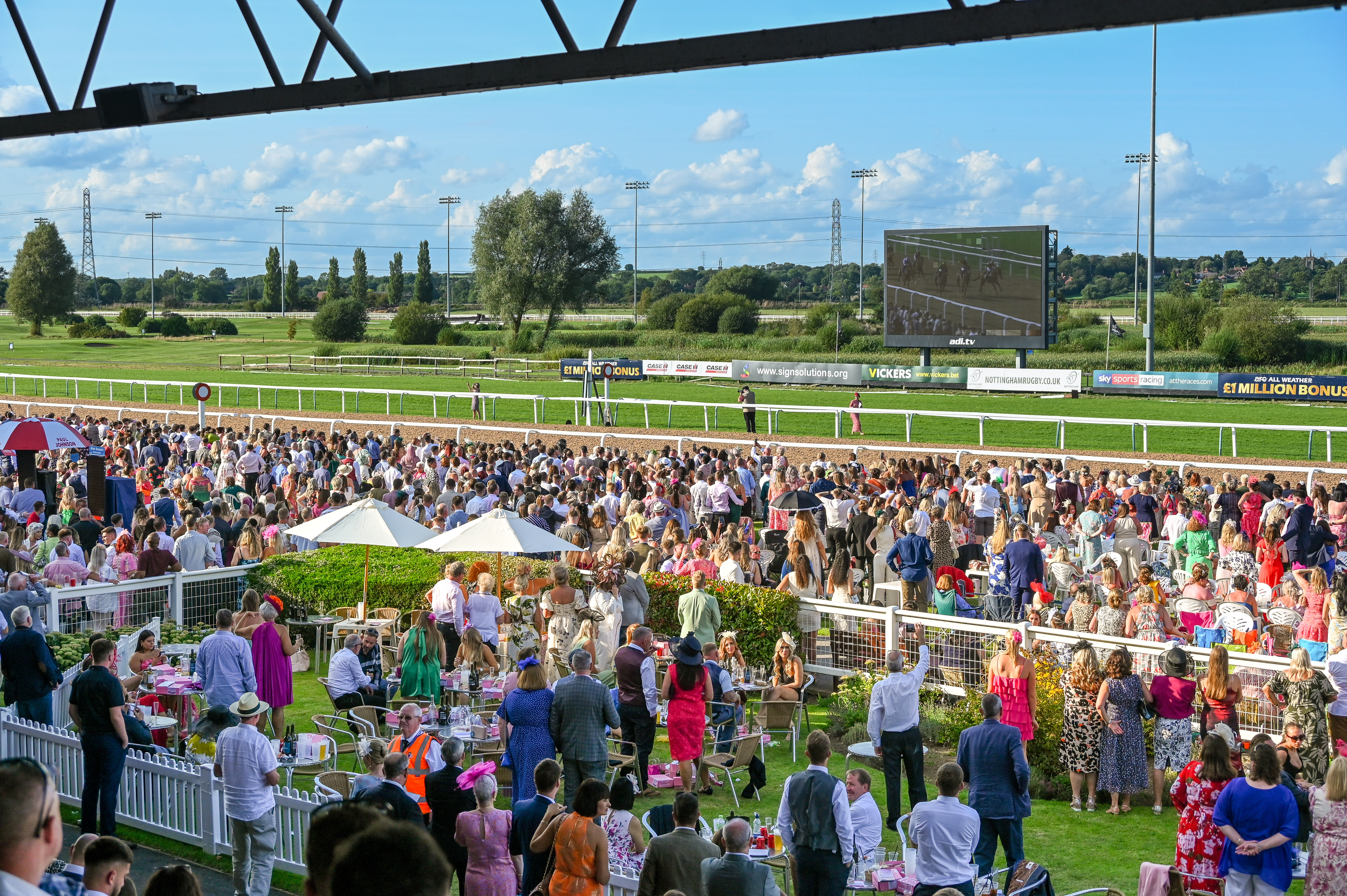 What Is Ladies' Day In Horse Racing? - Complete List of UK Ladies' Days