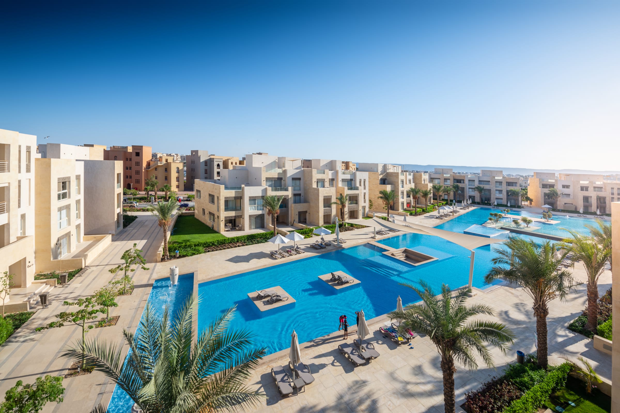 Luxe 3BDR w/ Private Rooftop Jacuzzi & Beach Access — Penthouse in Mangroovy Residence, El Gouna, Egypt — photo 27