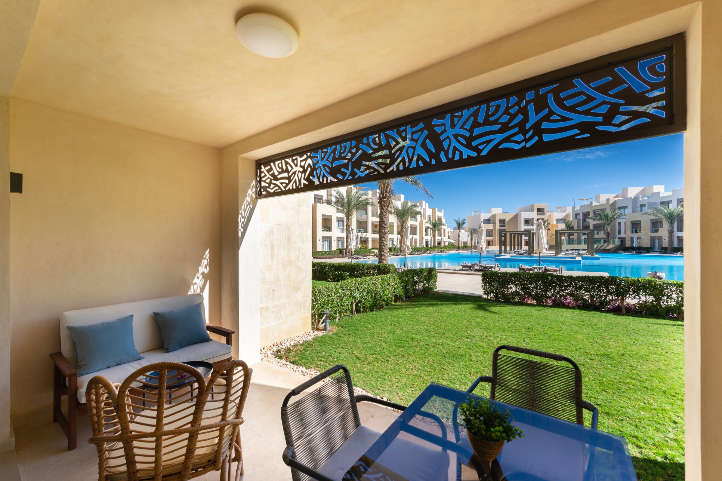 Elegant & Edgy  2 BR w/ Beach & Pool @ Mangroovy — Apartment in Mangroovy Residence, El Gouna, Egypt — photo 3