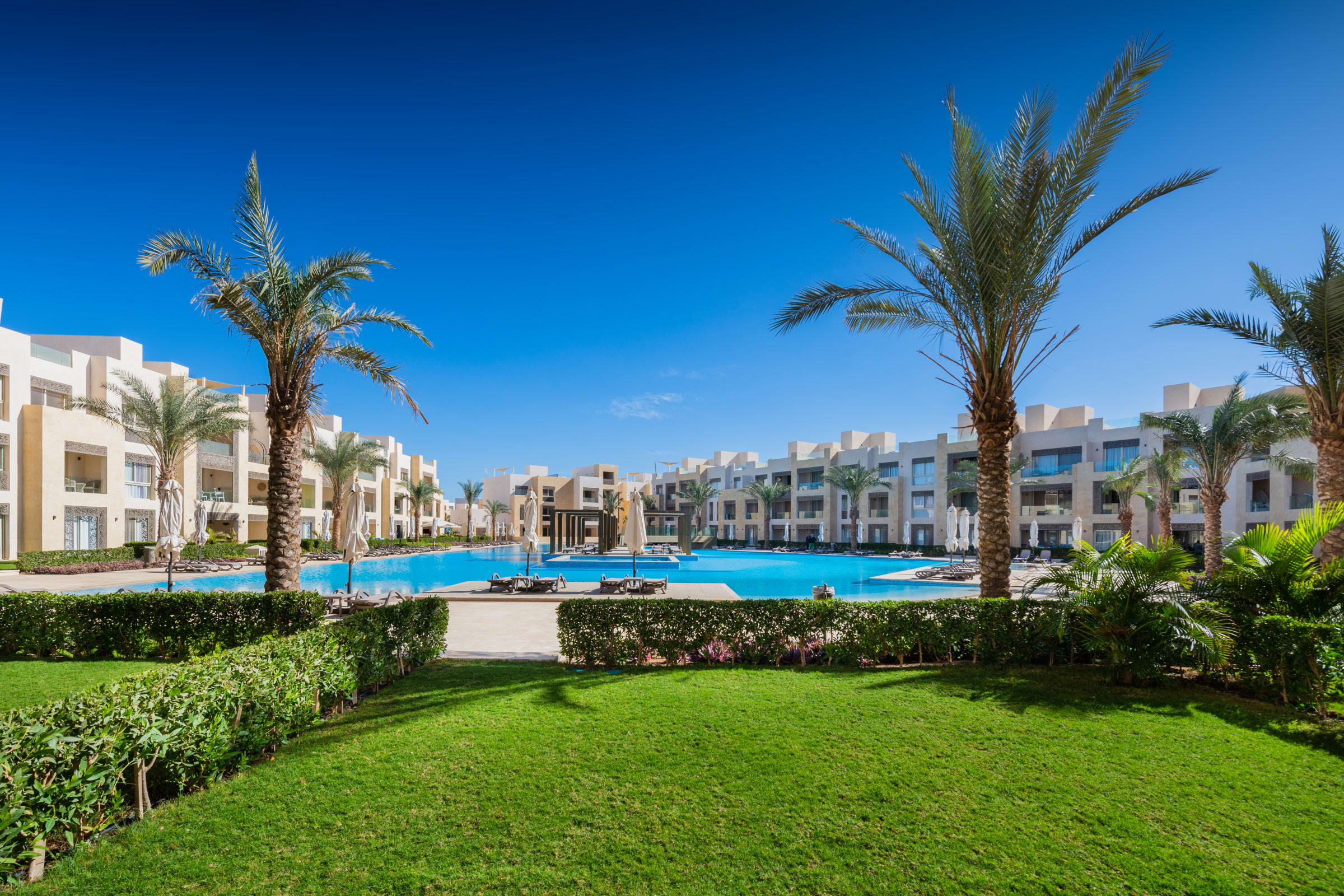Elegant & Edgy  2 BR w/ Beach & Pool @ Mangroovy — Apartment in Mangroovy Residence, El Gouna, Egypt — photo 6
