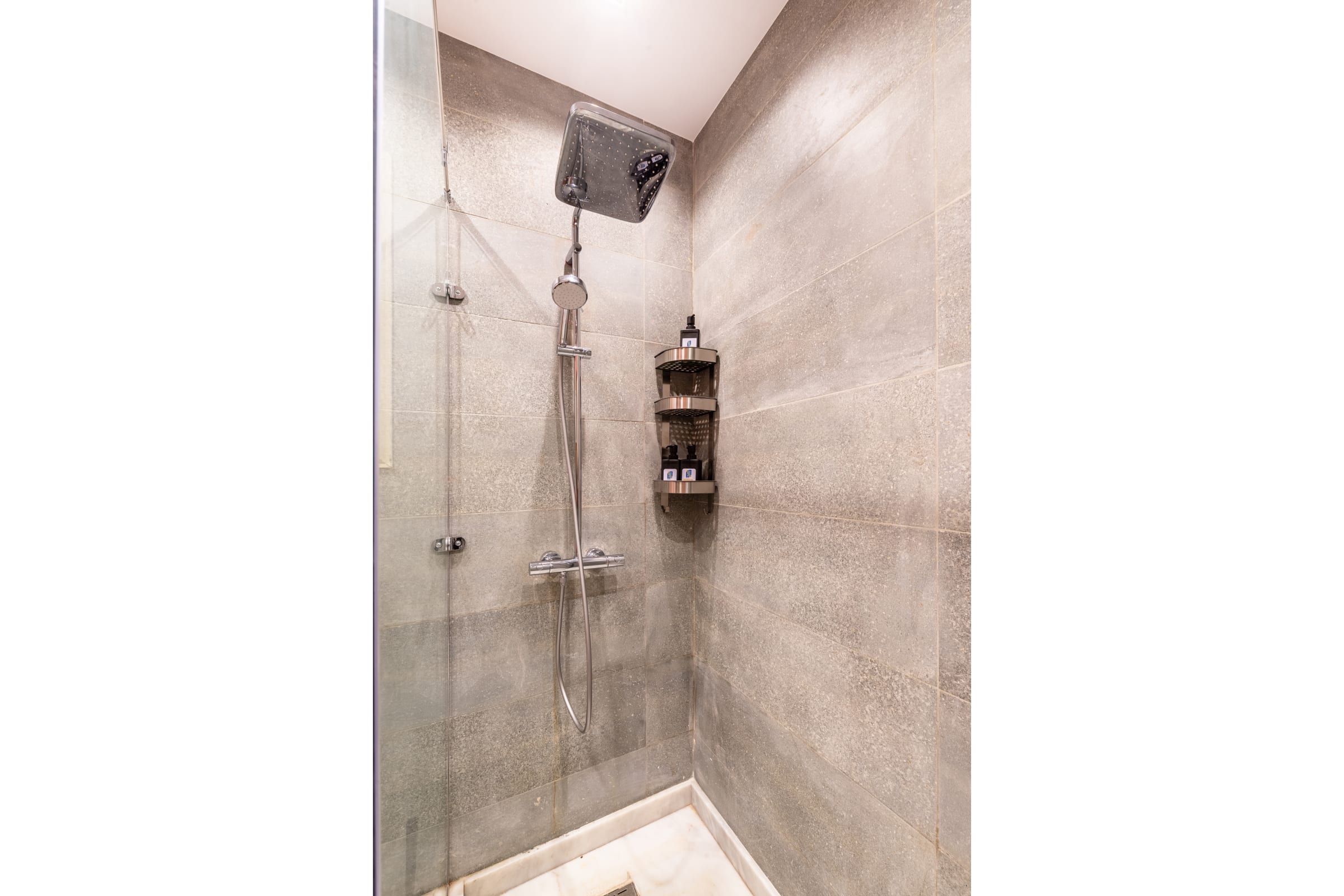 The Sleek & Ritzy 2 BDR | 15 min from CAI Airpt. — Apartment in 6 Al Nakhil new cairo, Cairo, Egypt — photo 29