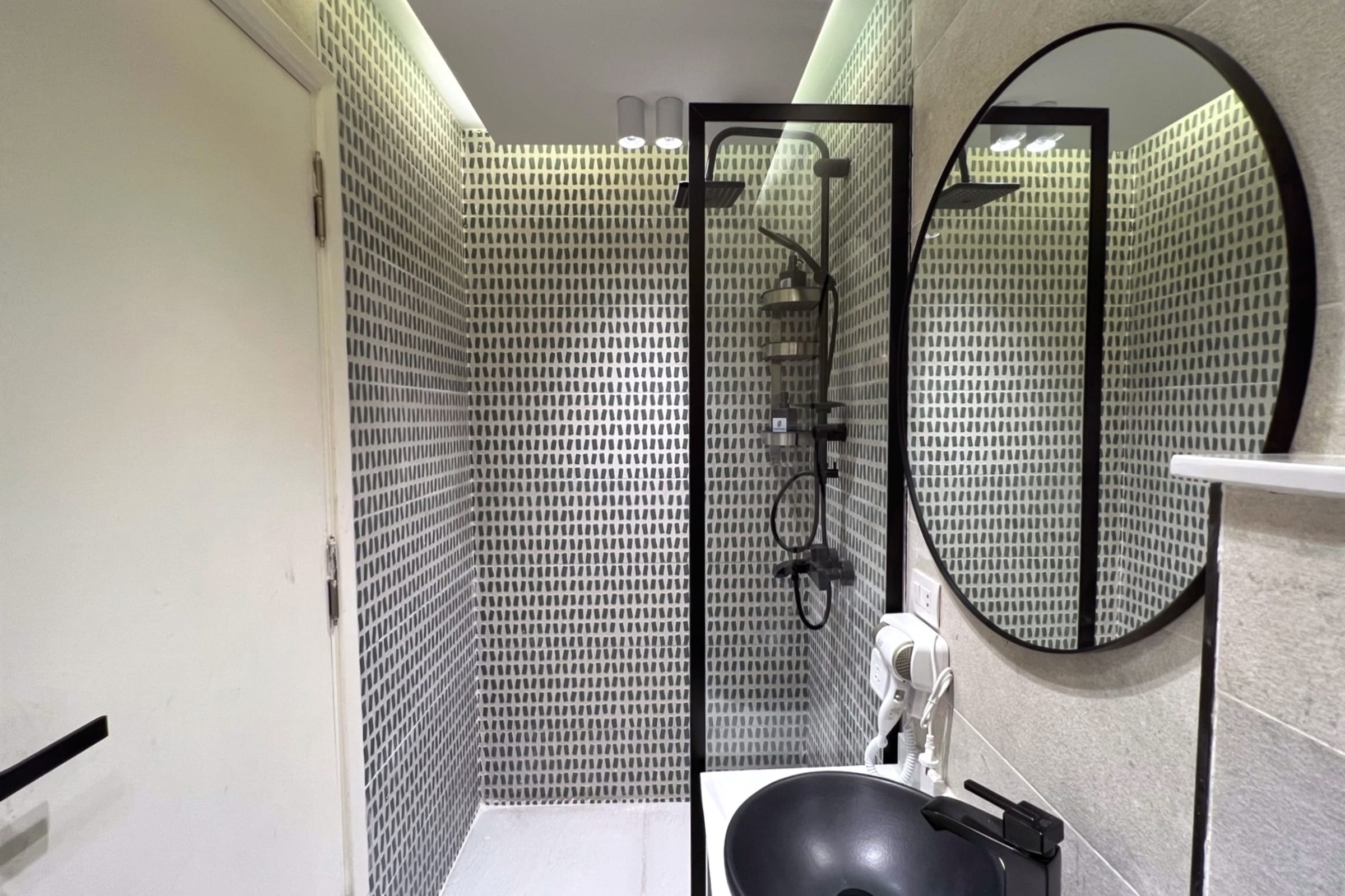 The 2 BDR Emerald Condo | 5 min to CAI Airport — Condo in 81 Ashbelya, Sheraton Al Matar, El Nozha, Cairo Governorate 11780, Cairo, Egypt — photo 15