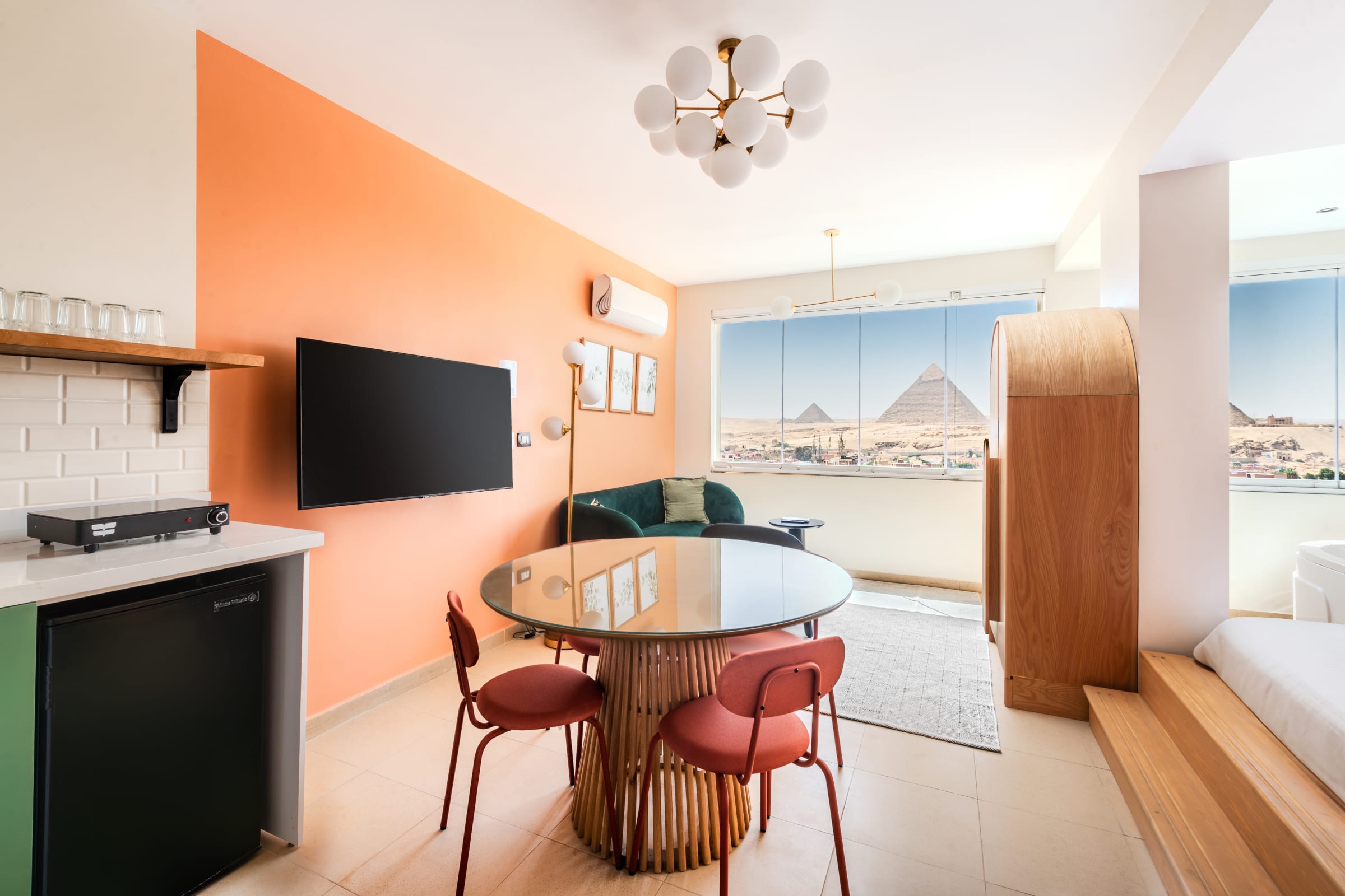 Jacuzzi Studio By The Historic Pyramids (Apt.5) 2