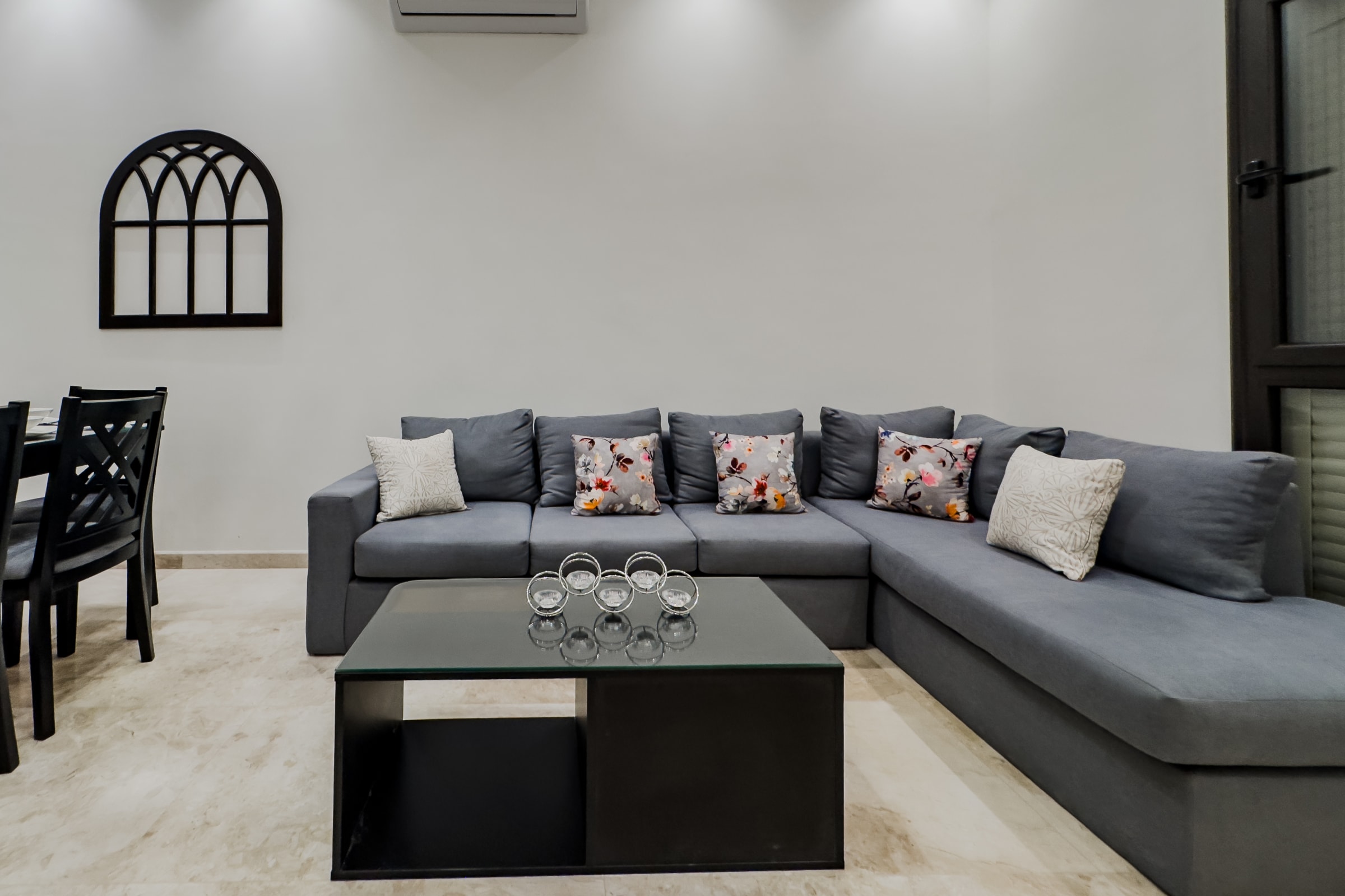 Trendy & Tidy 2BDR Apt. | 5 min To CAI Airport — Apartment in Alnasr Road compound valory- city center almaza, Cairo, Egypt — photo 5