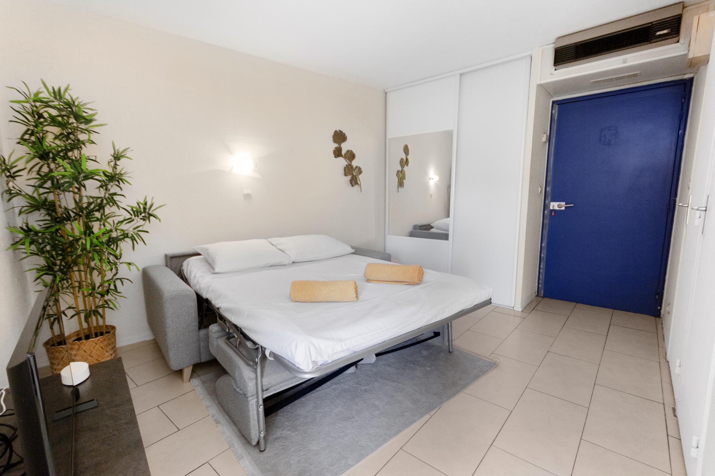 S 2P NICE WC - LE BOUGAINVILLE