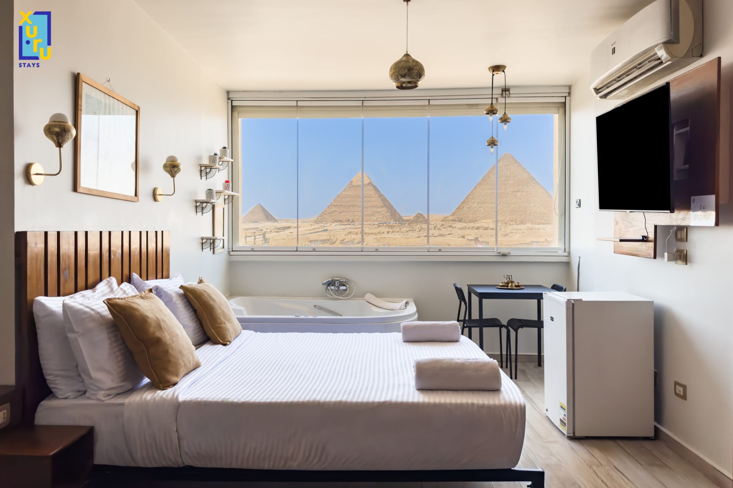 Jacuzzi Studio By The Historic Pyramids (Apt.1) 2