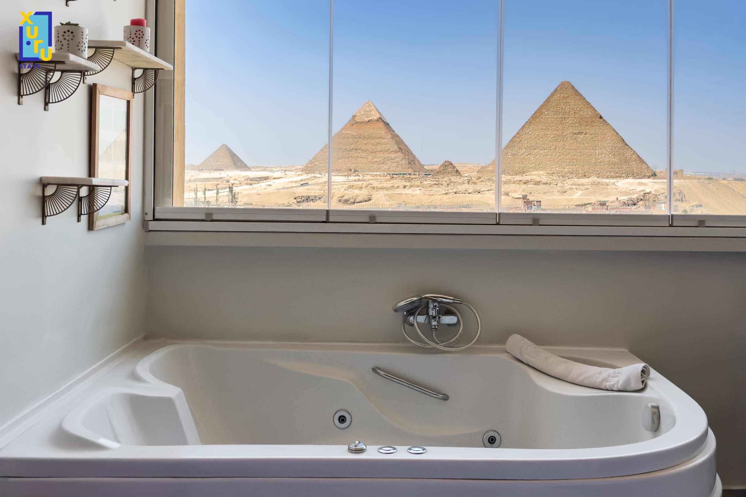 Jacuzzi Studio By The Historic Pyramids (Apt.1) 6