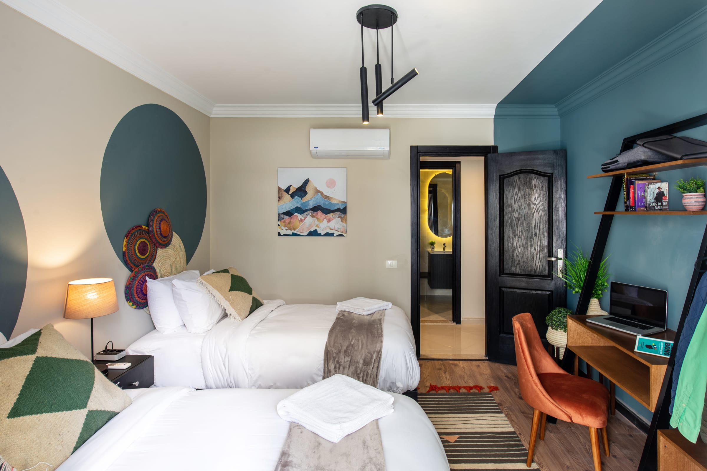 Posh & Panoramic 2BDR Apt. | 5 Min To Airport — Unit in Ocean Blue Heliopolis, Building number 1, Apartment 201, Cairo, Egypt — photo 4
