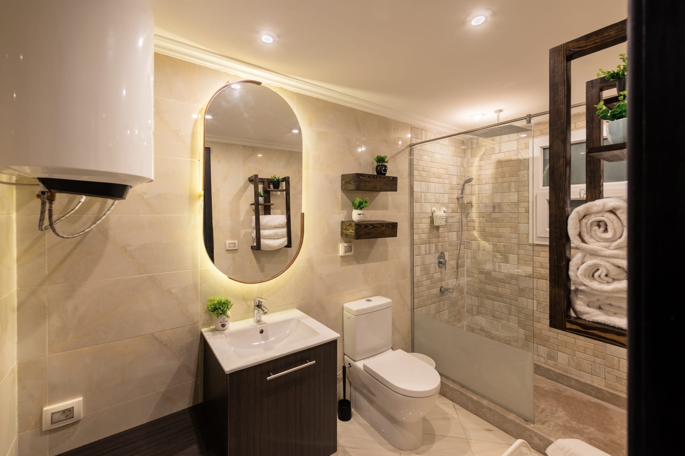 Posh & Panoramic 2BDR Apt. | 5 Min To Airport — Unit in Ocean Blue Heliopolis, Building number 1, Apartment 201, Cairo, Egypt — photo 7