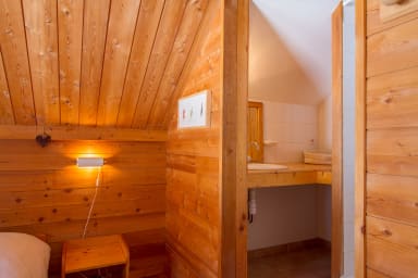 chambre 1 et sa salle de douche 