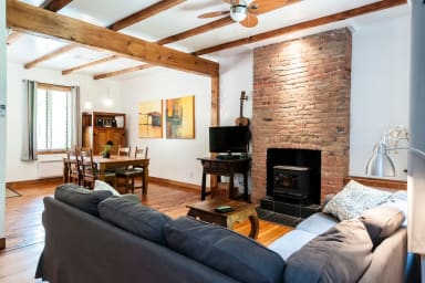 10 min from old montreal or downtown