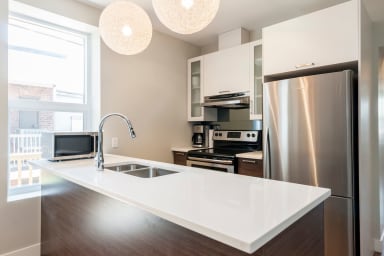 Fully equiped kitchen w/ dishwasher