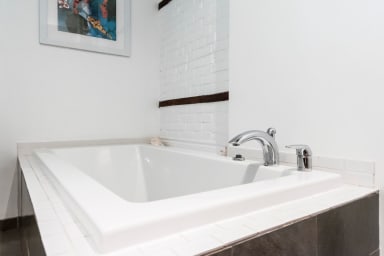 Bath and Shower. Pure lines, warm and natural materials (brick, wood, slate).