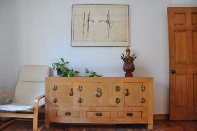 Antique chinese furniture and beautifull artwork gives a ZEN touch to the...