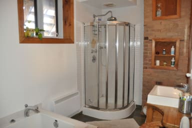 Bath and Shower. Pure lines, warm and natural materials (brick, wood, slate).