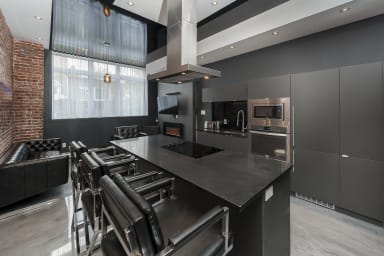 Kitchen island with cooking top and eating area