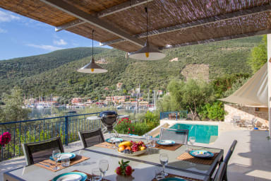terrace meals in continuity of the kitchen