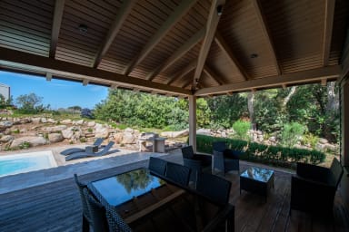 terrasse et piscine