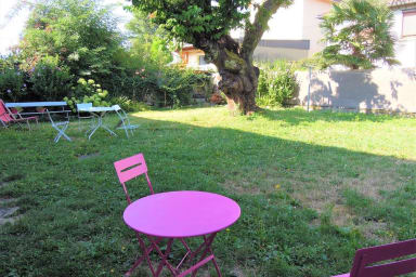 Table dans le jardin