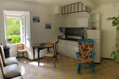Salon avec coin cuisine