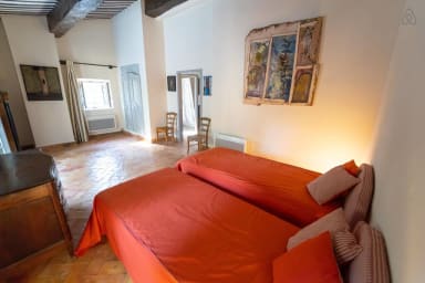 Chambre avec deux lits simples