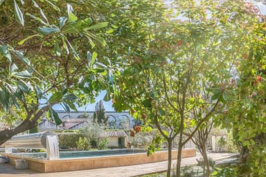 Overview of the ancient Roman bridge of Fontaine de Vaucluse