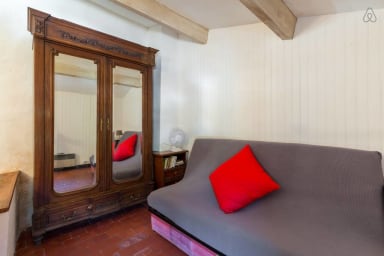 Common area with a sofa-bed