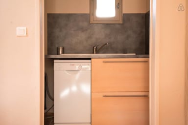 Washing area with dishwasher 