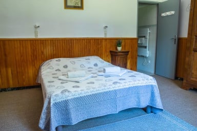 Chambre avec lit double