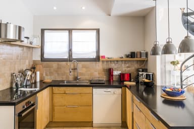 Air conciergerie/Bastide Blanche equipped kitchen, nespresso