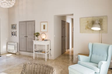 Air conciergerie/bastide blanche dinning room