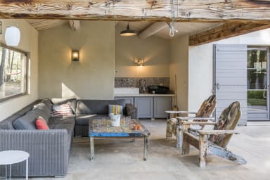 Air conciergerie/bastide blanche cover terrace with plancha