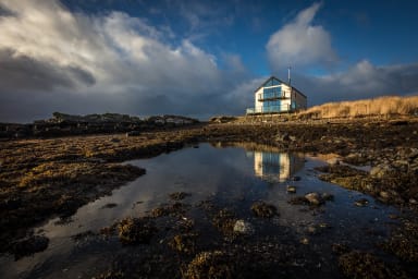Tigh Bata, House on the sea