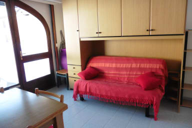Salon avec canapé-lit