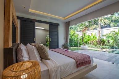 Villa Hugo | 4 bedroom luxury villa walk distance to beach Berawa Canggu