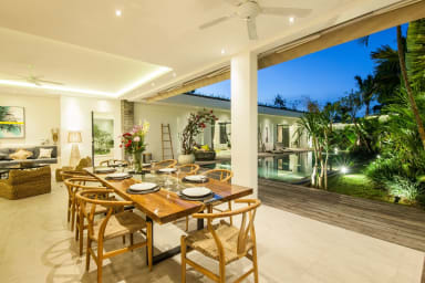 Villa Hugo | 4 bedroom luxury villa walk distance to beach Berawa Canggu