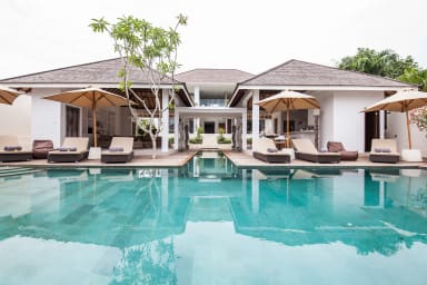 Villa Bali Sari | 6 bedroom private luxury villa in Mengwi Canggu Bali