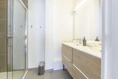 italian shower room double sink